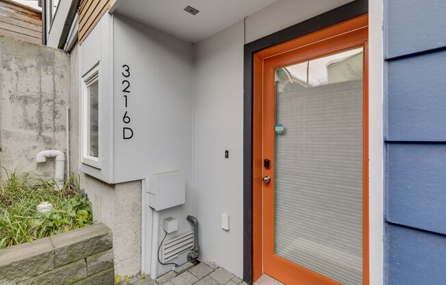 Queen Anne West Townhome with A/C Available Now!