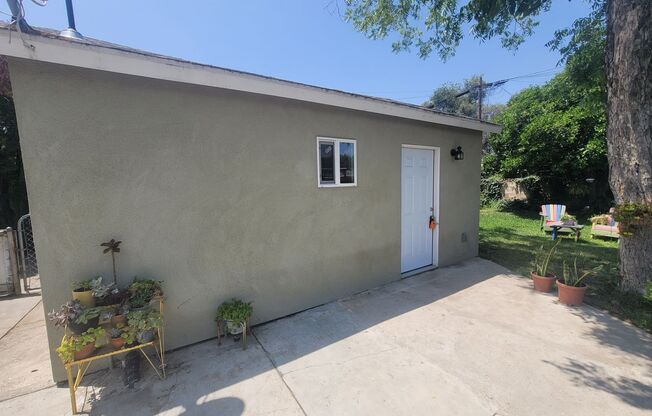 Single-Story 1-Bedroom Back House in Redlands!