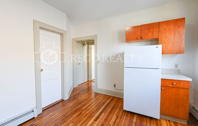 1 bed, 1 bath, 685 sqft, $1,300, Unit 60B1