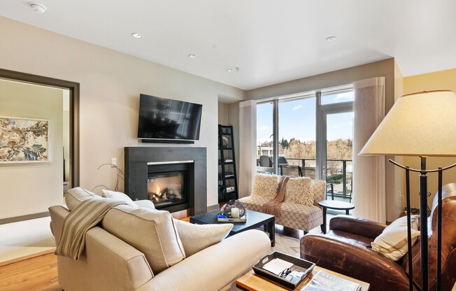 Atwater Place - 2 bed/2.5 bath + office/den South Waterfront condo w/2 parking spaces/storage/most utilities