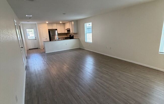 Beautiful VIDA Home Available Now – 2 Weeks FREE Rent!