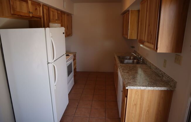 3 beds, 2 baths, $1,195, Unit Unit A