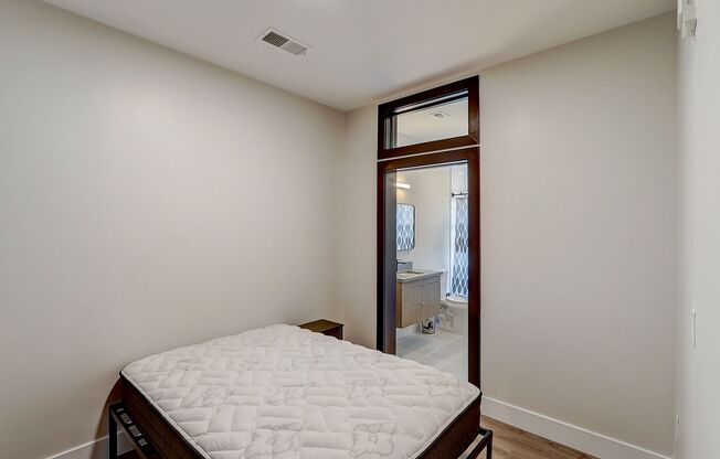1 bed, 1 bath, 120 sqft, $1,325