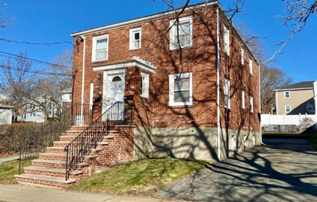 605 MAIN ST