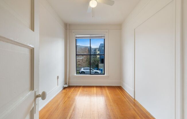 1 bed, 1 bath, 460 sqft, $1,200, Unit 321
