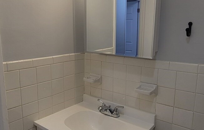 2 beds, 1 bath, 1,000 sqft, $2,350, Unit 0