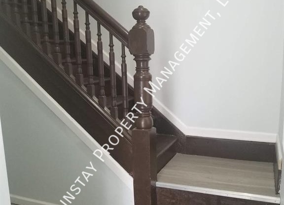 102 E 22 ST