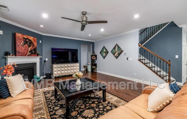 186 ALEXANDRIA DR