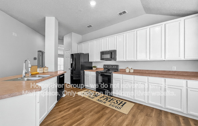 3318 LOCHWOOD DR
