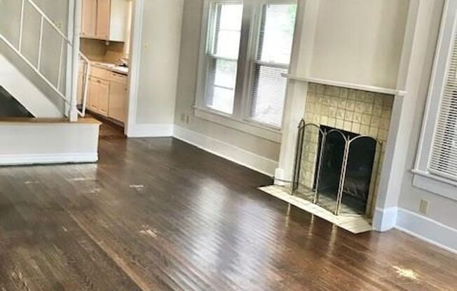 PRELEASING FOR EARLY SEPT! Charming 3 Bed | 2 Bath Home Near UT & Downtown Austin – Classic Character Meets Prime Location!