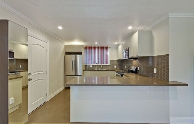 Remodeled 2 Bed 1 Bath Home with Bonus Room in Menlo Park