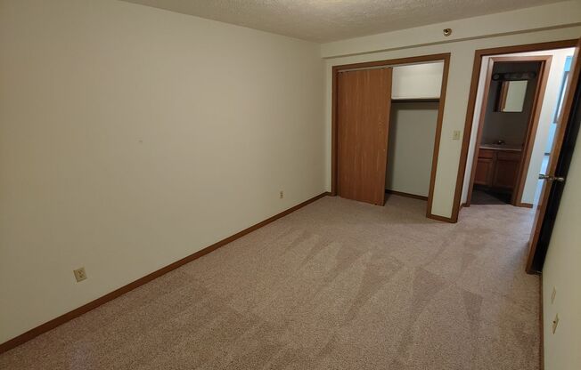 2 beds, 1 bath, 720 sqft, $980, Unit 1249-08