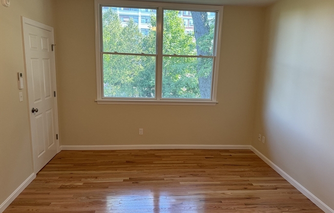 1 bed, 1 bath, 633 sqft, $2,135, Unit 6