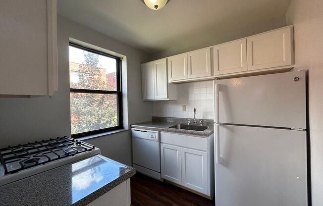 3 beds, 1 bath, 1,000 sqft, $2,190, Unit 6224 Fifth Ave. #216F