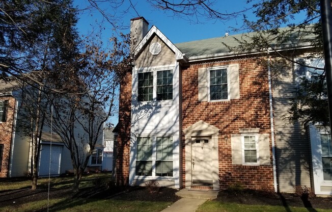 Updated, spacious, centrally located end-unit townhouse with lots of amenities in exclusive Governor's Pointe!