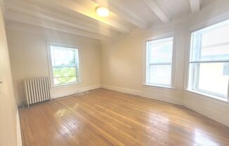 3 beds, 1 bath, $1,995, Unit 4