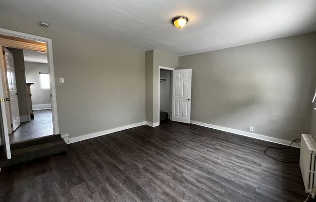 Newly Renovated 2BD/1BTH House - Off-Street Parking, Laundry, AC