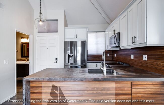 Studio loft in desirable community of Huntington Beach!