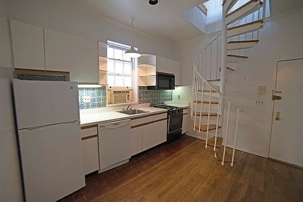 310 E 92 ST