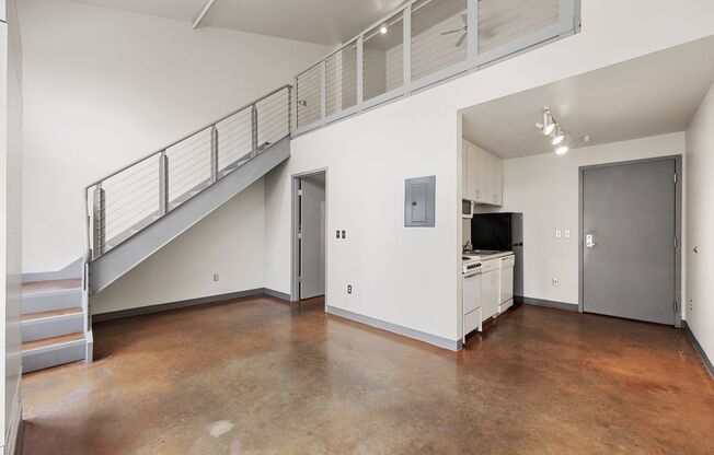 Studio, 1 bath, 393 sqft, $1,750, Unit 604