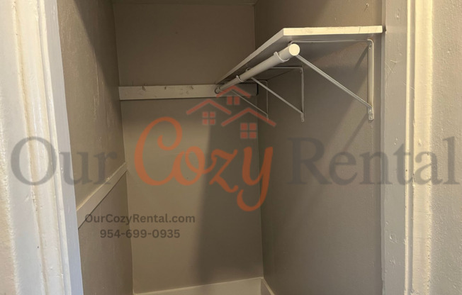 2 beds, 1 bath, 808 sqft, $1,095, Unit 01