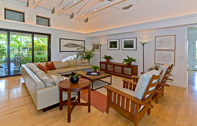 4 Bedroom Kailua Beachside Custom Island Home