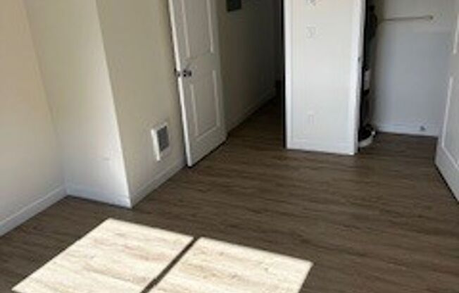1 bed, 1 bath, 650 sqft, $1,350, Unit 1911 B
