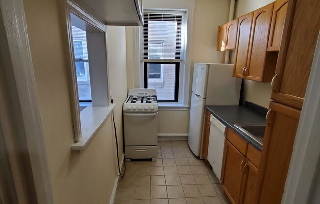 1 bed, 1 bath, $2,400, Unit 12