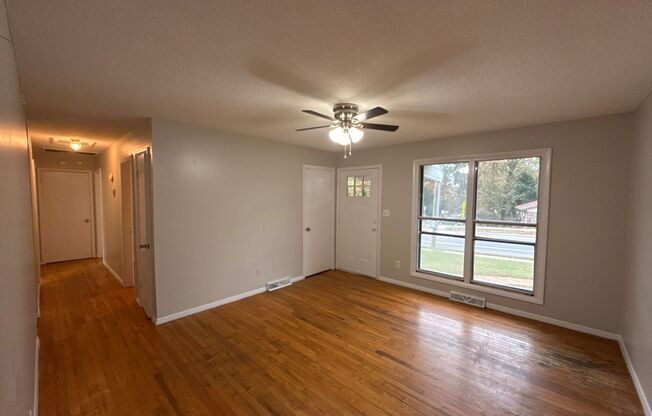 3 beds, 1 bath, $1,600