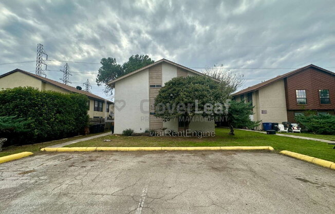 2 beds, 1 bath, 772 sqft, $797