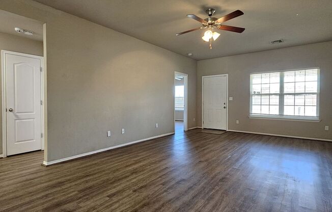 Charming 4 bedroom 2 bath only minutes from Tinker AFB!