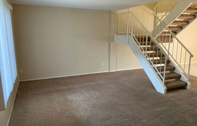 Wonderful 3 bedroom 2.5 bath Town Home in Excellent location in Tempe