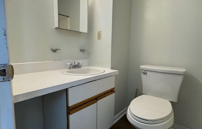 Studio, 1 bath, 400 sqft, $750, Unit 14