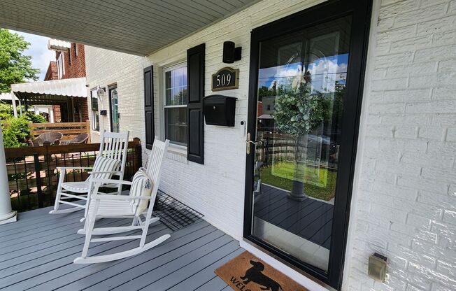 Beautiful Old Town 2 Bedrooms Plus Den