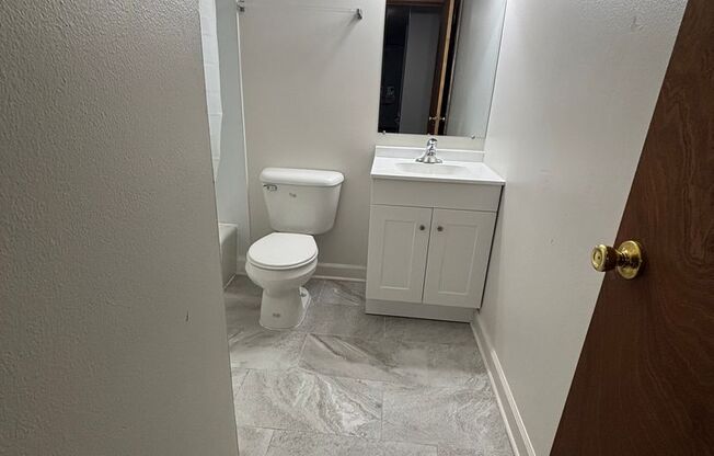 2 beds, 1.5 baths, 963 sqft, $1,299, Unit 5166 B04