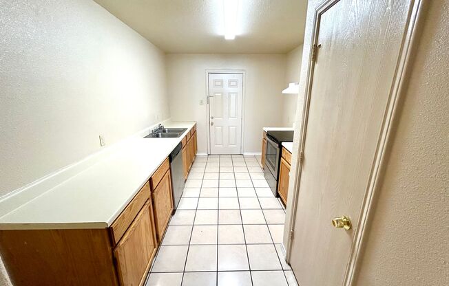 3 beds, 2 baths, $1,299