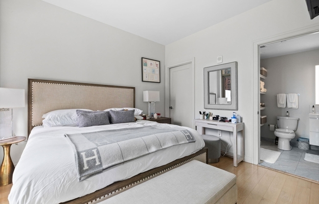 1 bed, 1 bath, 712 sqft, $6,500, Unit 538