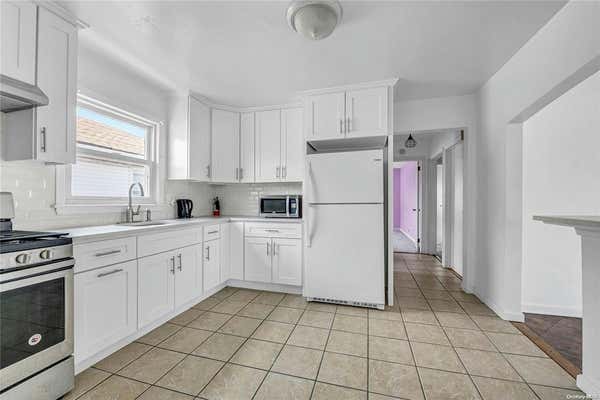 3 beds, 1 bath, 330 sqft, $3,500, Unit 2