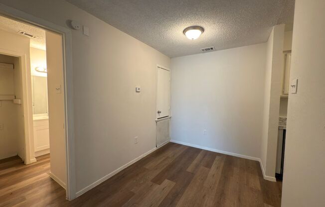 1 bed, 1 bath, $810, Unit APARTMENT 2017
