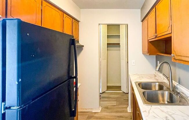3 beds, 2 baths, 1,200 sqft, $1,799, Unit Unit 307