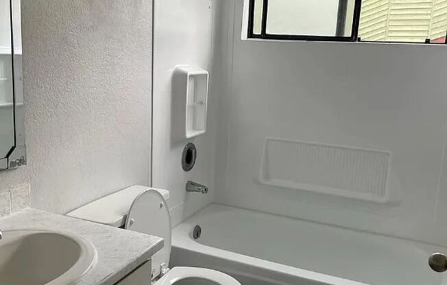 1 bed, 1 bath, 700 sqft, $1,295, Unit C - 203