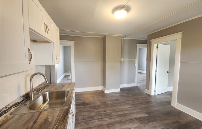 2 beds, 1 bath, 875 sqft, $1,450, Unit 2L