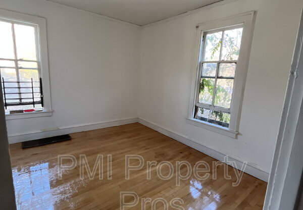 4572 LOWER W FOND DU LAC AVE