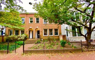 Captivating Capitol Hill Barracks Row Renovated 2 Bedroom Apt w/ Parking & Patio