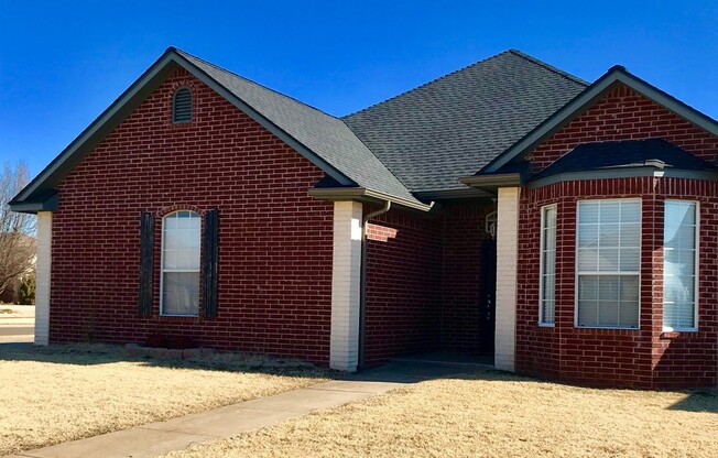 Beautiful Home in Moore - 3 Bed, 2 Bath, Plus Office!