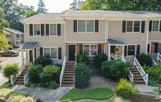 A must see 2 BEDROOM Townhome ! Convenient location to UNC