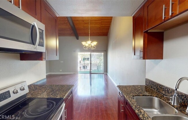 1 bed, 1.5 baths, 712 sqft, $2,350, Unit G325
