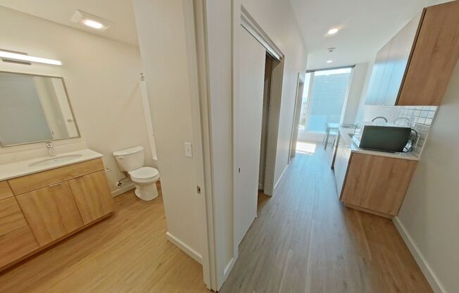 Studio, 1 bath, 331 sqft, $1,175, Unit 406