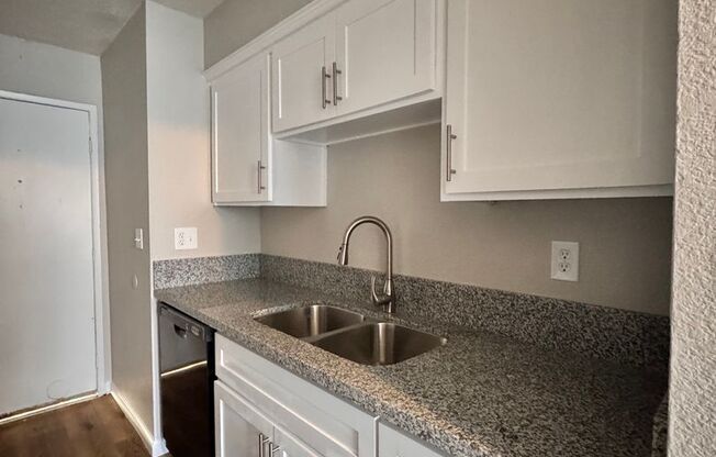 NEWLY REMODELED Spacious & Cozy 3 bed + 1.5 bath $1,750 rent/deposit