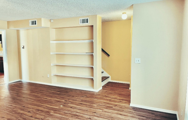 4401 ALTAMESA BLVD